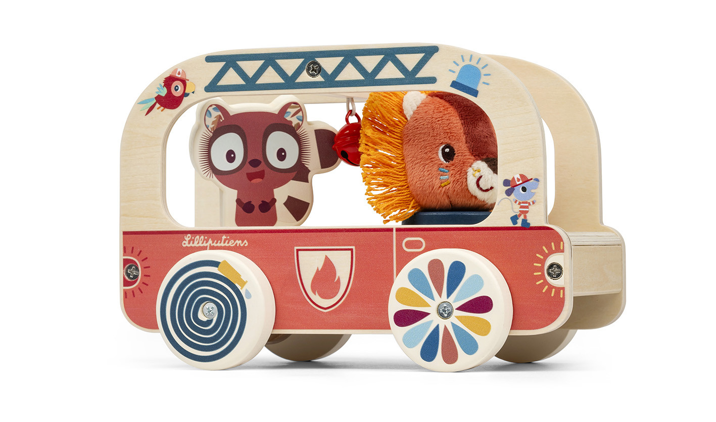 Lilliputiens - dřevěný hasičský vůz - lev Jack